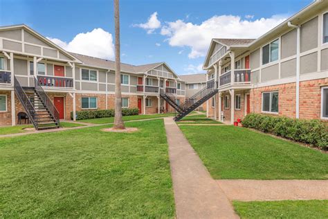 Castlewood apartments clute tx  About